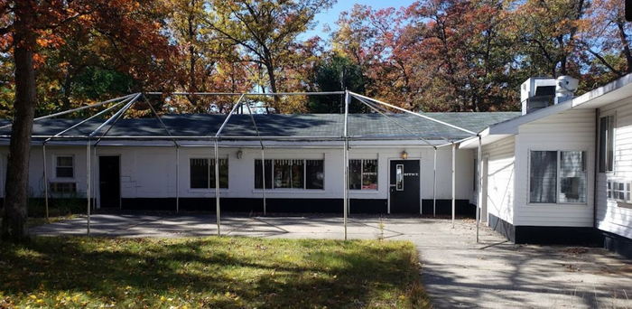 Mortons Motel - From Web Listing (newer photo)